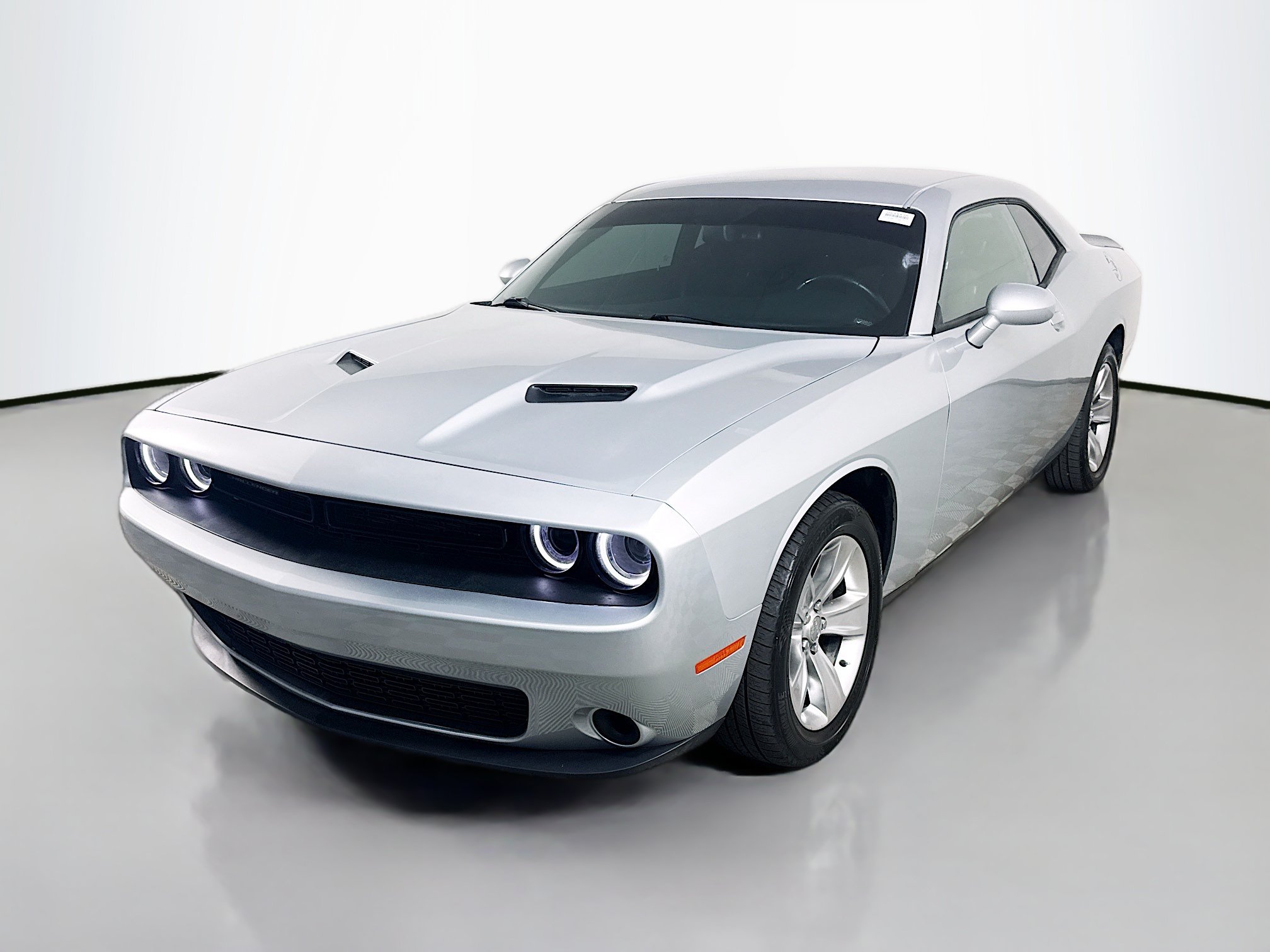 Used 2021 Dodge Challenger SXT RWD image 4