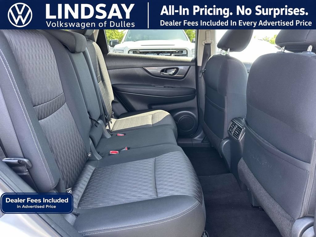 Used 2017 Nissan Rogue SV AWD/4WD image 13