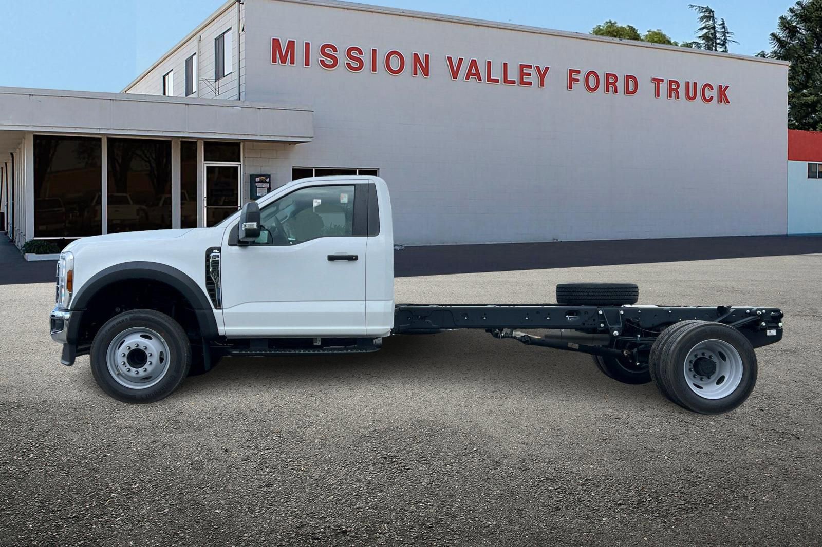 New 2026 Ford F550 2WD Regular Cab Super Duty image 7