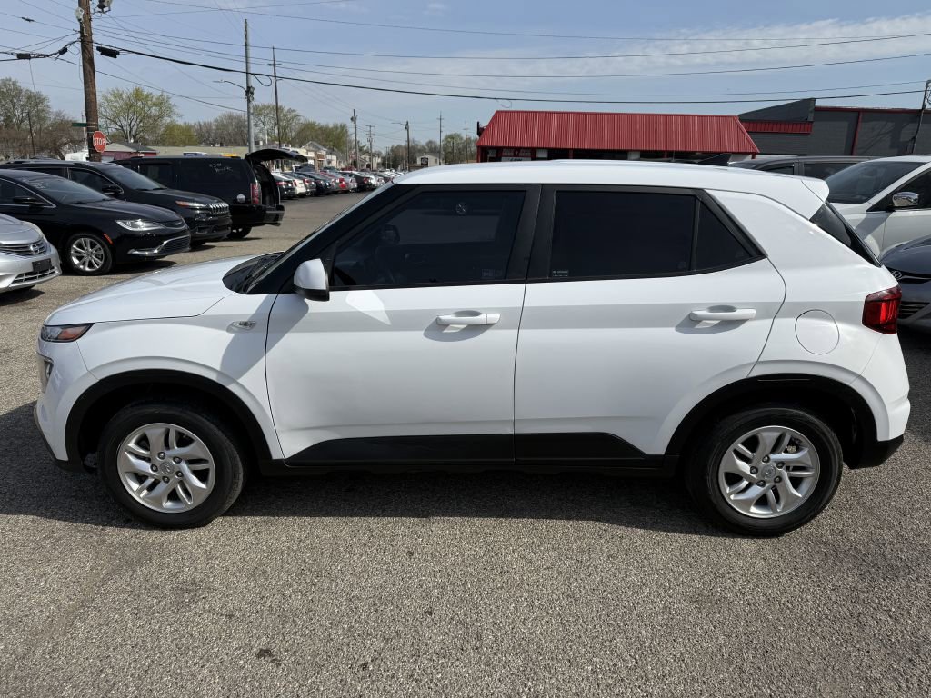 Used 2021 Hyundai Venue SE image 2