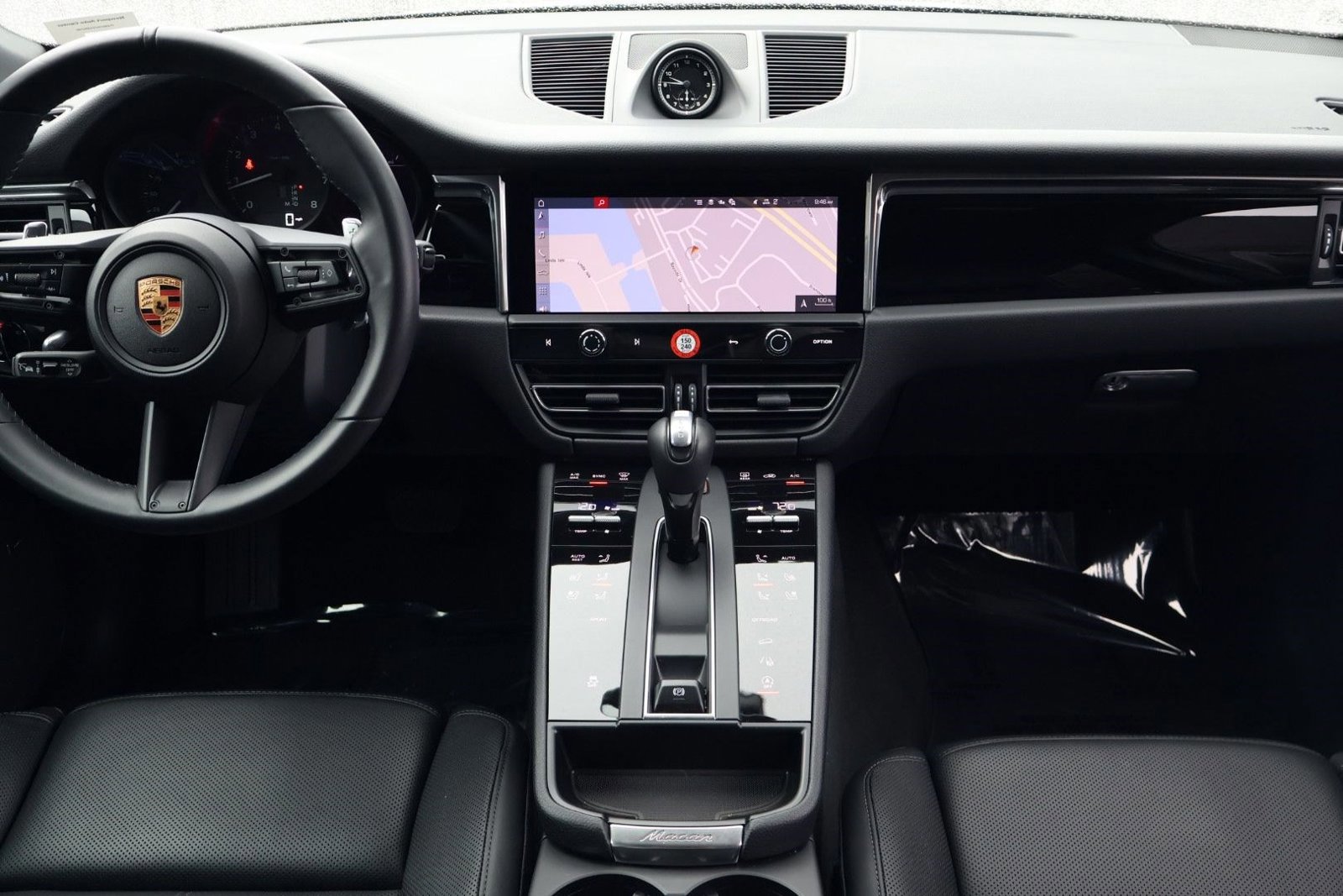 Certified 2025 Porsche Macan image 20