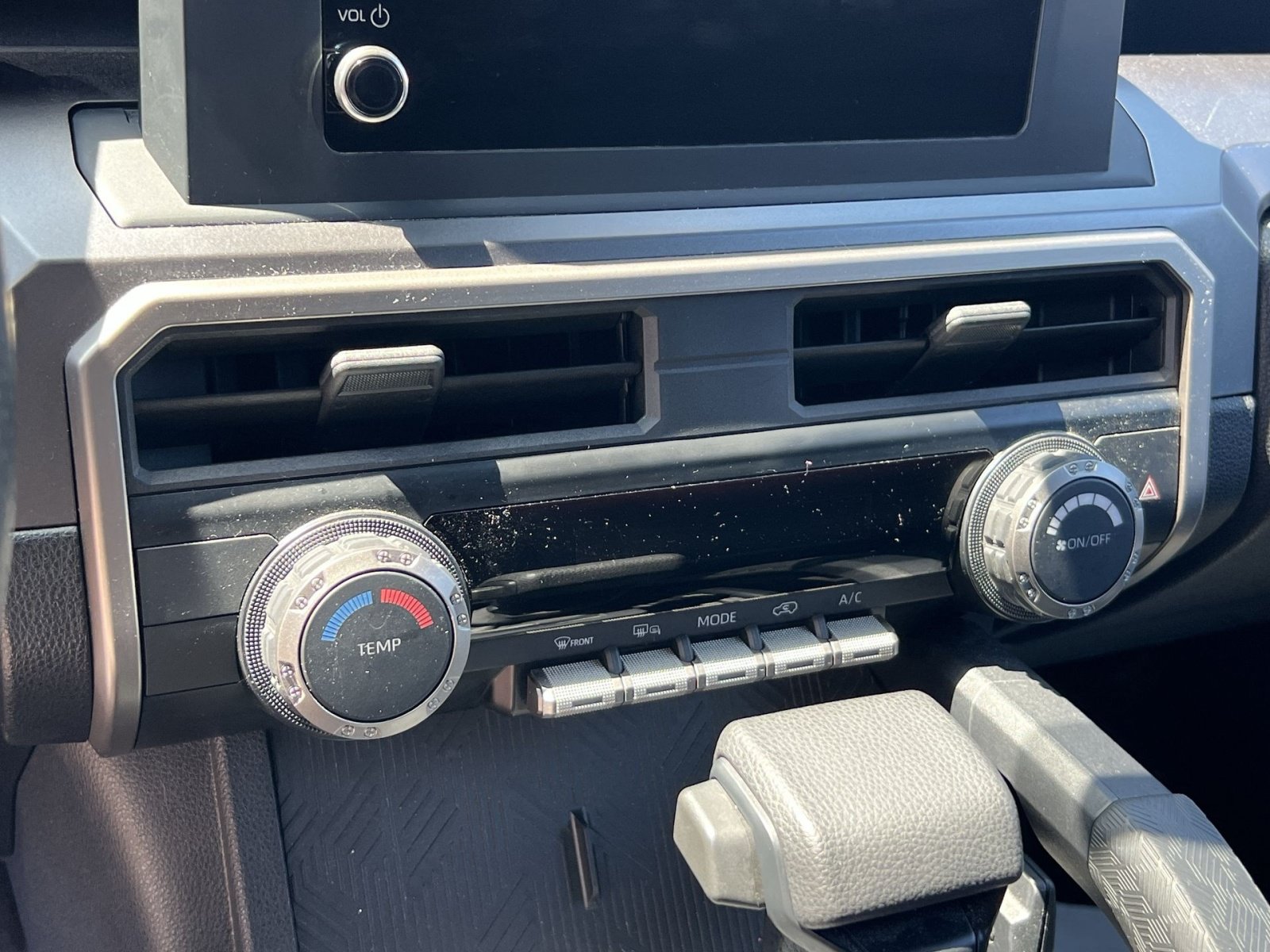 Used 2025 Toyota 4Runner SR5 AWD/4WD image 17