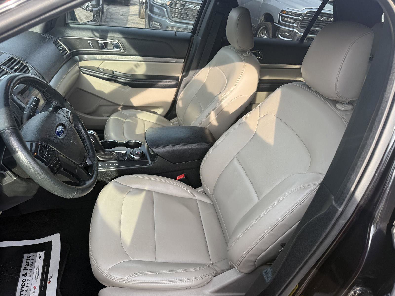 Used 2019 Ford Explorer XLT w/ Equipment Group 202A image 12