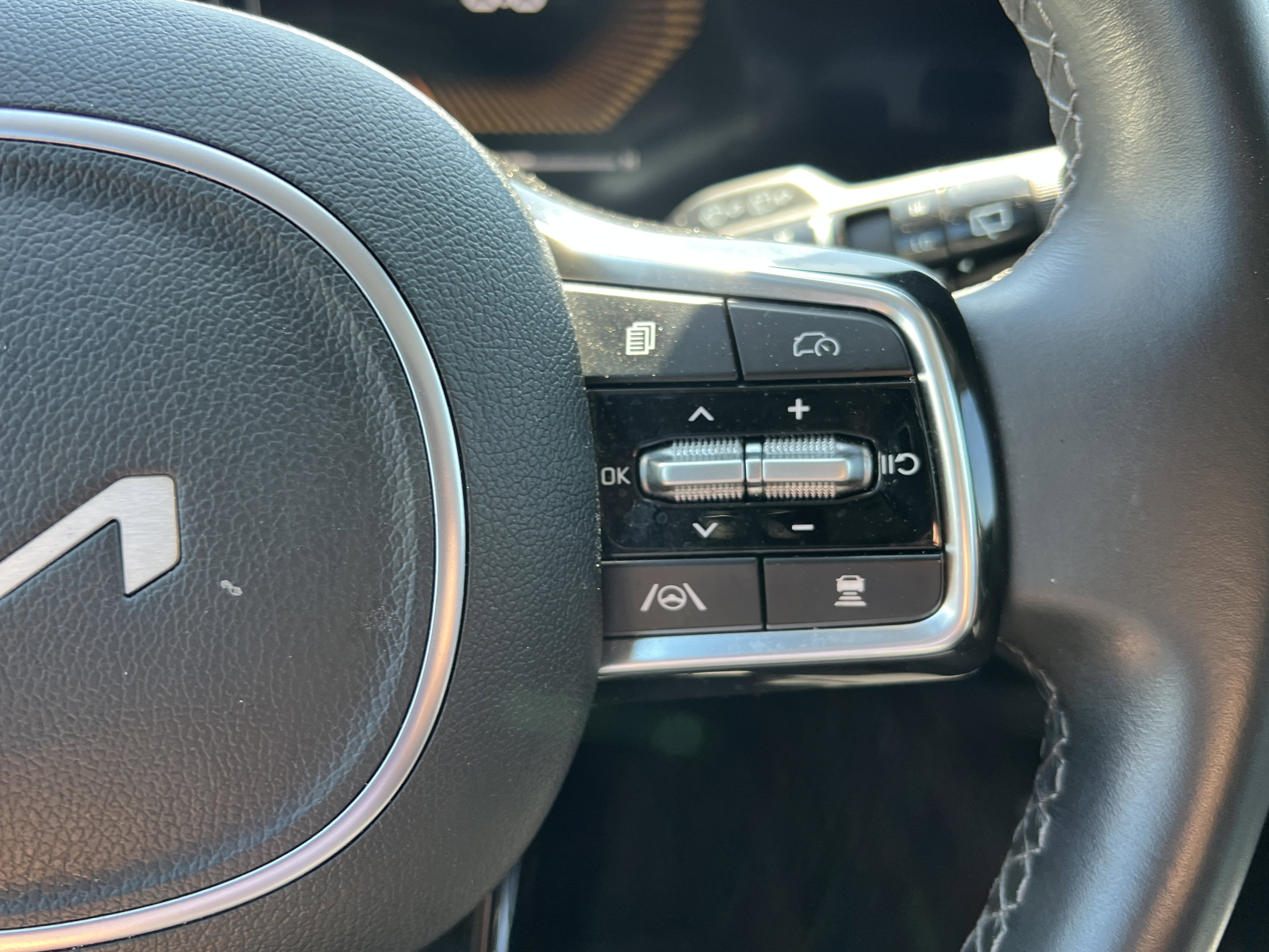 Certified 2025 Kia Sorento S image 25