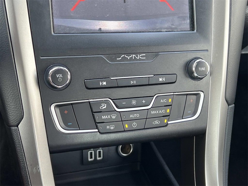 Used 2019 Ford Fusion SE image 21