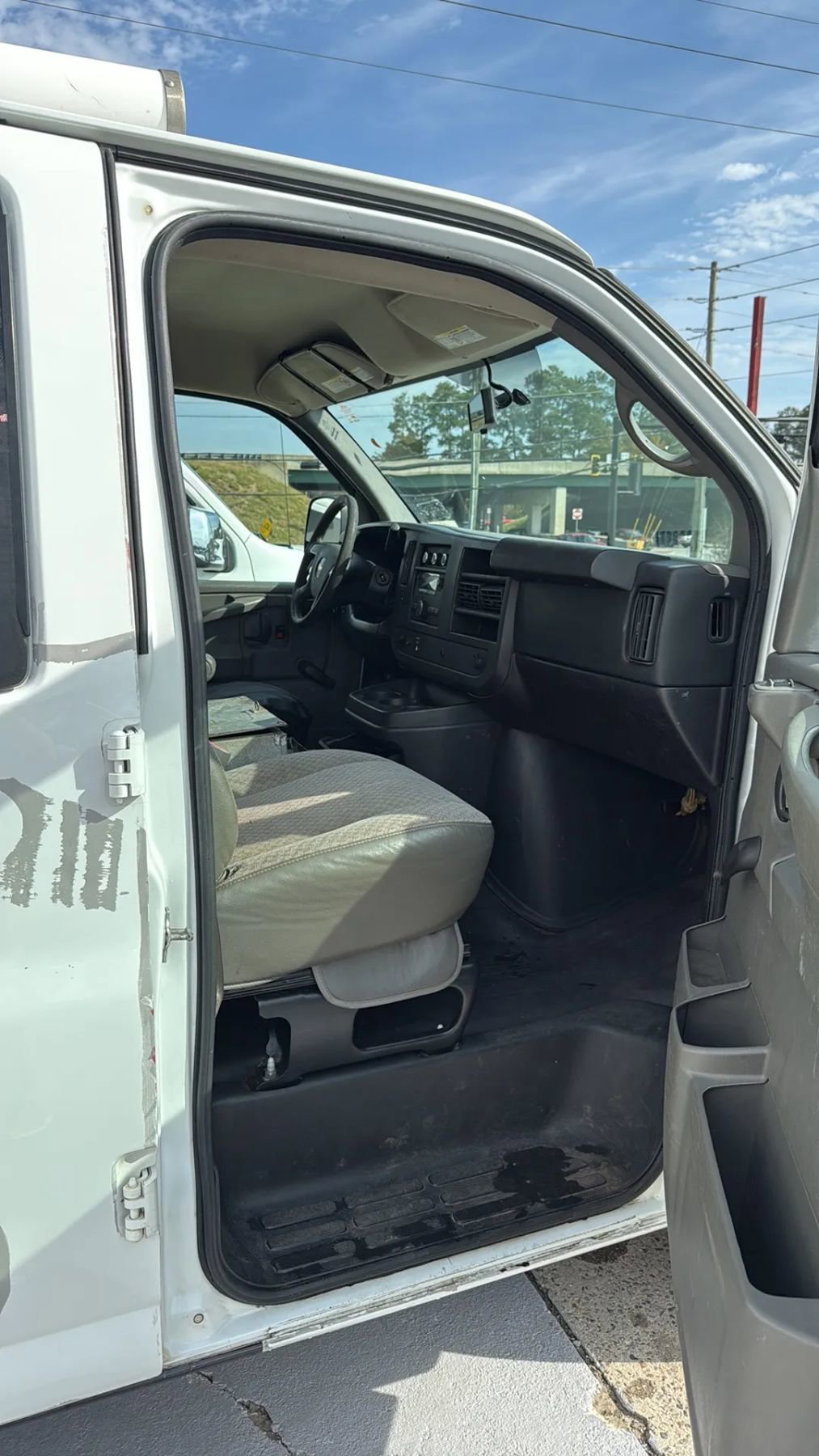 Used 2013 Chevrolet Express 2500 image 6