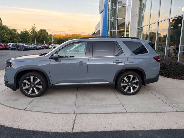 Used 2025 Honda Pilot Touring image 11