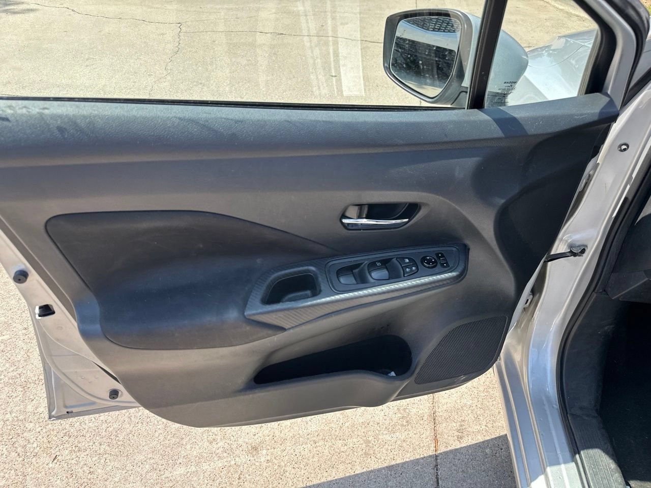 Used 2021 Nissan Versa SV FWD image 11