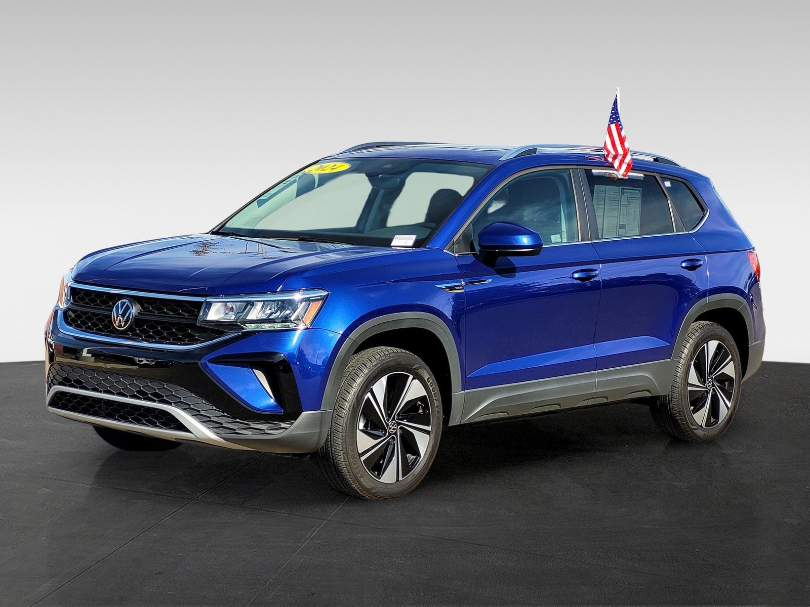 Used 2024 Volkswagen Taos SE w/ Panoramic Sunroof Package image 8