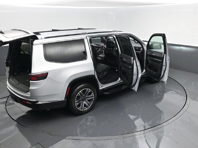 Used 2025 Jeep Wagoneer Series II AWD/4WD image 30