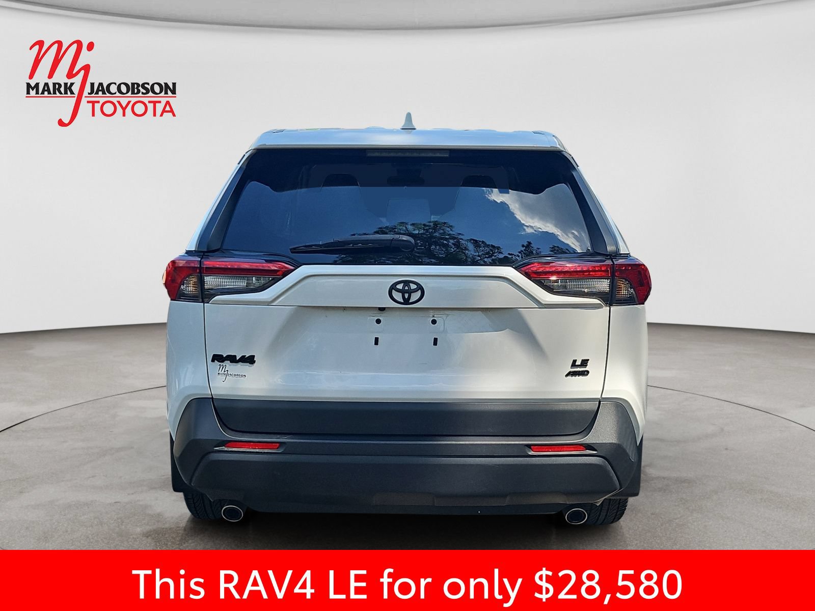 Used 2023 Toyota RAV4 LE AWD/4WD image 10