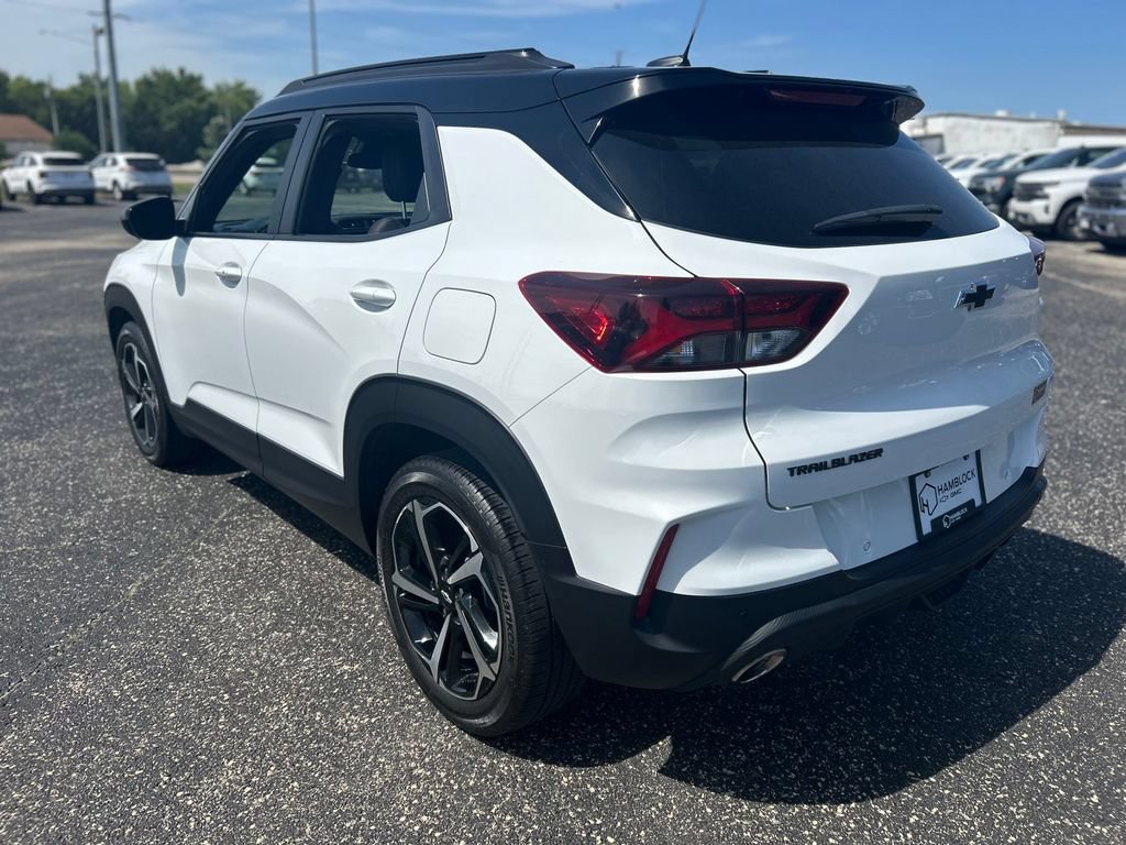 Used 2023 Chevrolet TrailBlazer RS w/ Sun and Liftgate Package FWD image 4
