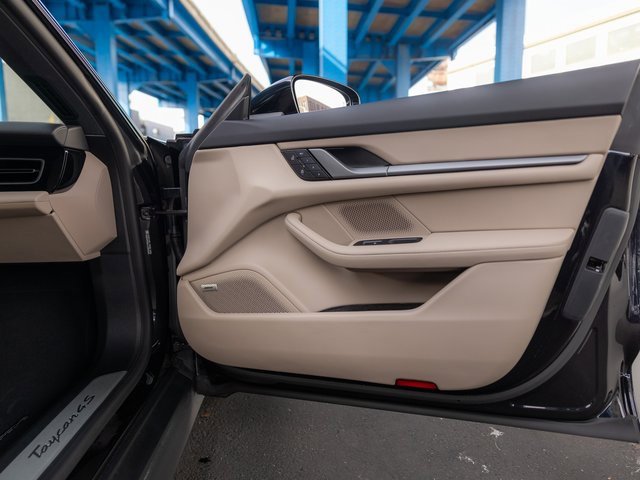New 2025 Porsche Taycan 4S image 38