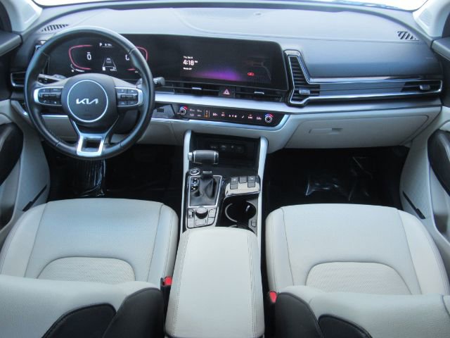 Used 2023 Kia Sportage EX image 3