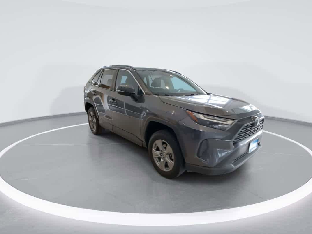 Used 2022 Toyota RAV4 XLE w/ Convenience Package AWD/4WD image 2