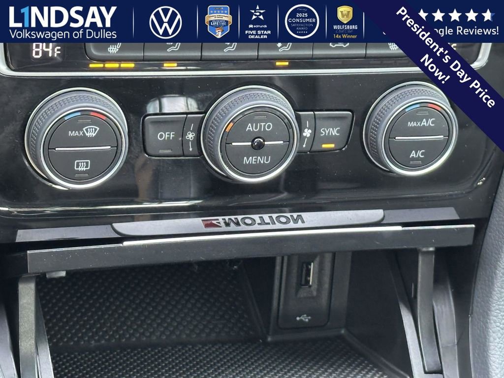 Used 2019 Volkswagen Golf R 4-Door image 17