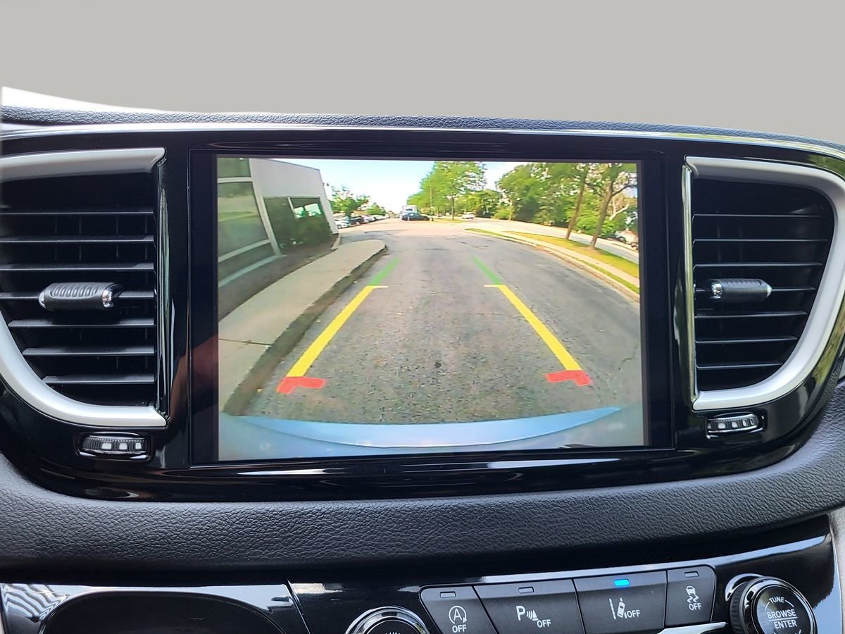 Used 2023 Chrysler Pacifica Touring-L FWD image 28