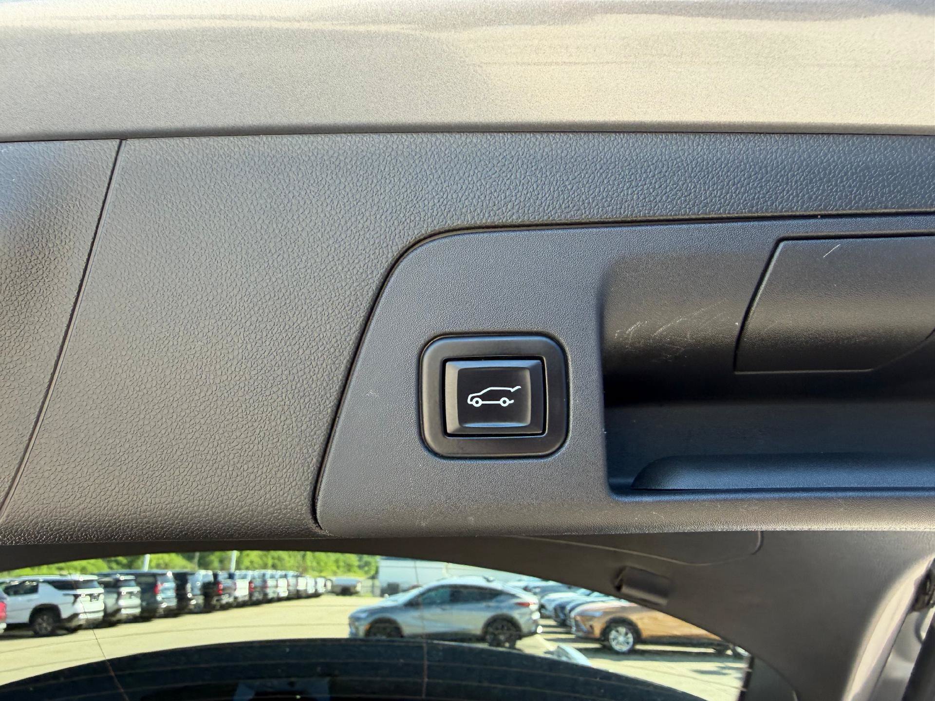 Certified 2022 Buick Envision Avenir w/ Technology Package II AWD/4WD image 14
