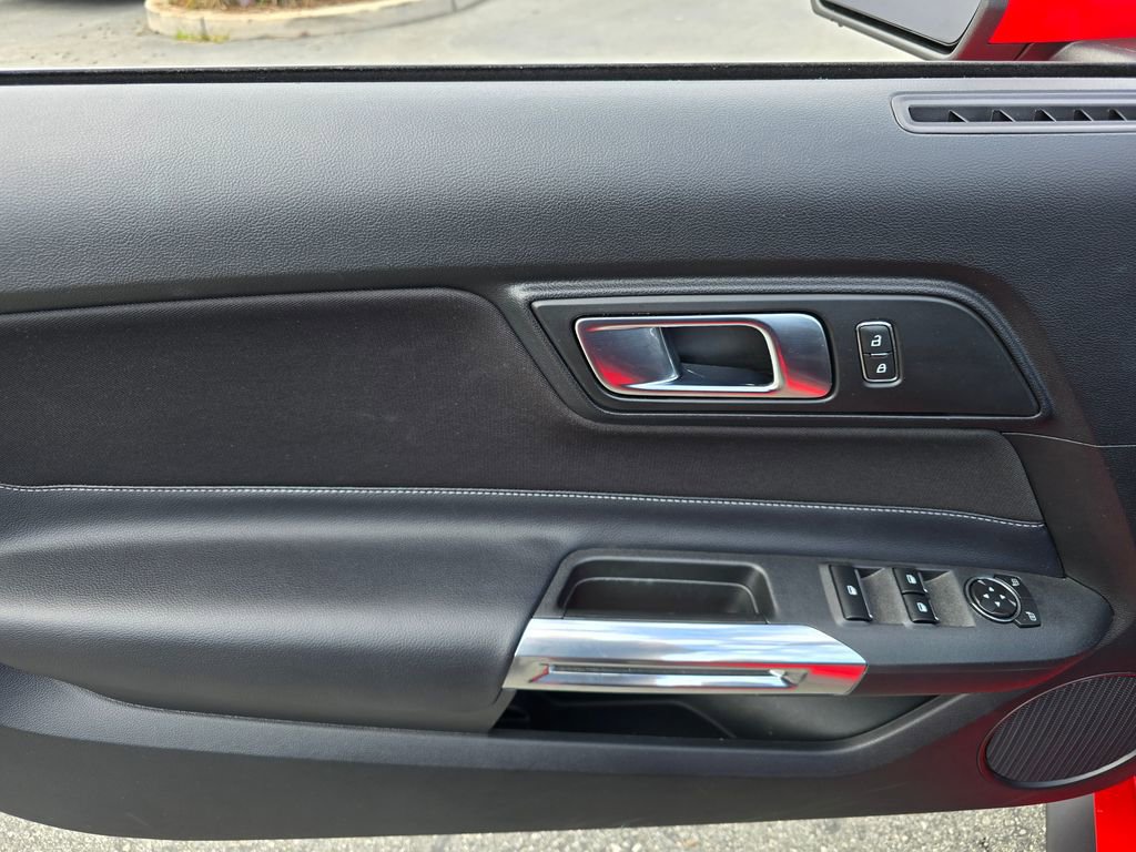 Used 2020 Ford Mustang Convertible image 17