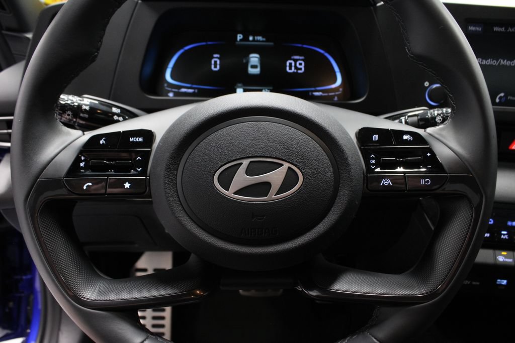 Used 2025 Hyundai Elantra Sport FWD image 29
