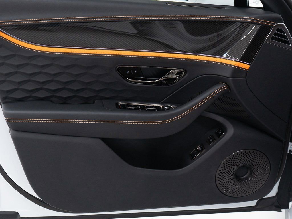 Used 2025 Bentley Flying Spur Plug-In Hybrid image 11