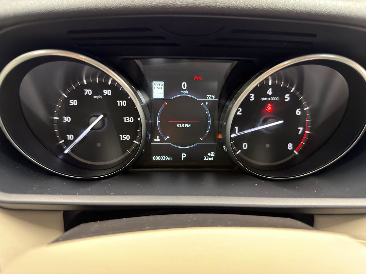 Used 2017 Land Rover Discovery HSE image 19