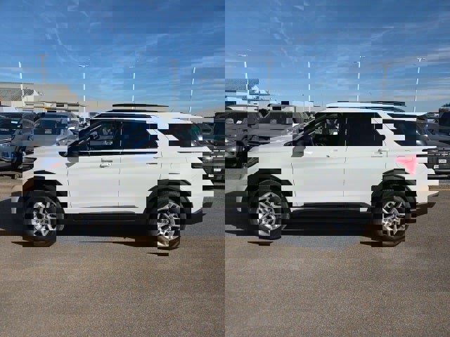 New 2026 Ford Explorer Active image 2