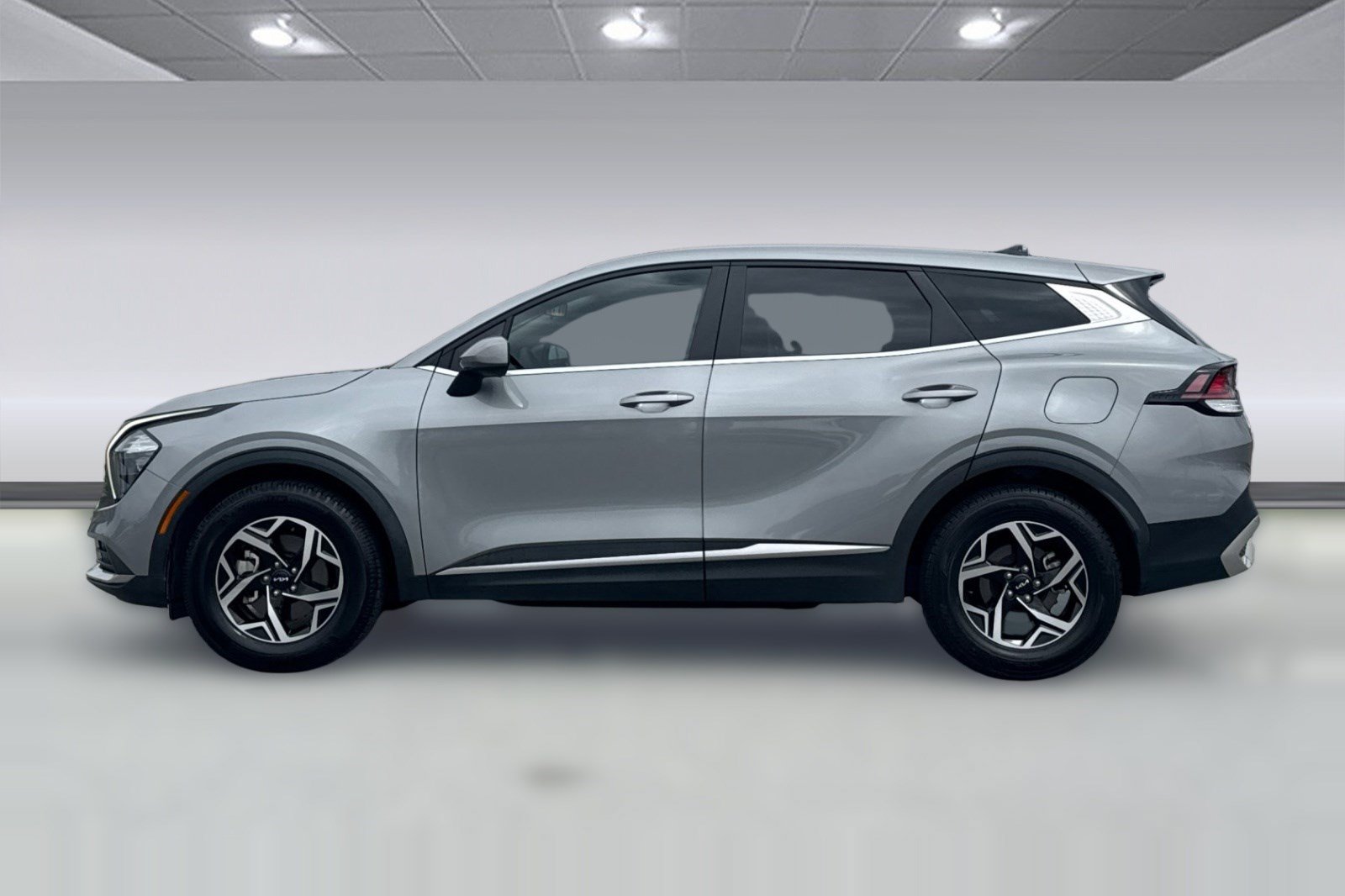 Used 2023 Kia Sportage LX FWD image 2