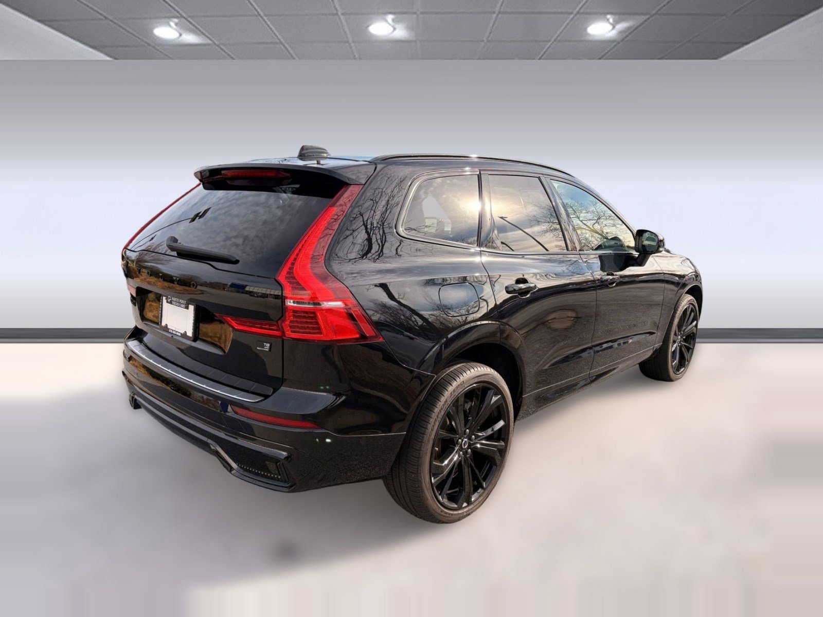 Certified 2024 Volvo XC60 T8 Ultimate w/ Protection Package Premier image 9