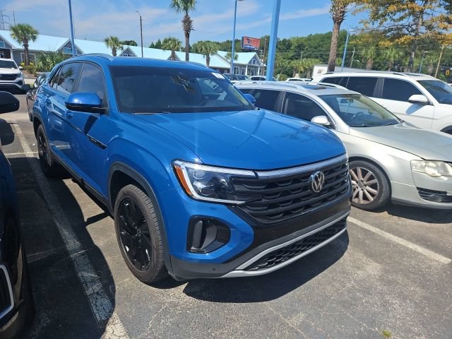 Used 2025 Volkswagen Atlas Cross Sport SE FWD image 3