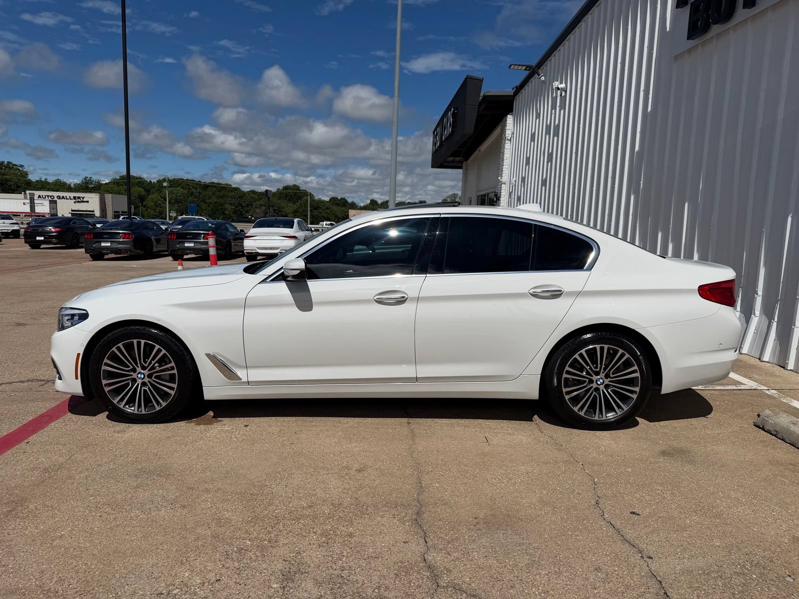 Used 2017 BMW 530i w/ Driving Assistance Package RWD image 3