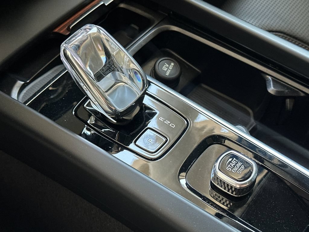 Certified 2023 Volvo XC60 B5 Ultimate AWD/4WD image 21
