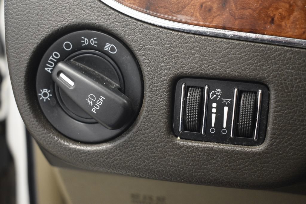 Used 2015 Chrysler Town & Country Touring w/ Driver Convenience Group image 32