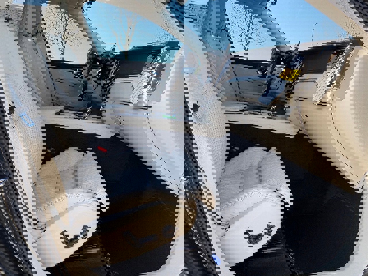 New 2026 Volvo XC60 B5 Ultra w/ Protection Package Premier image 37