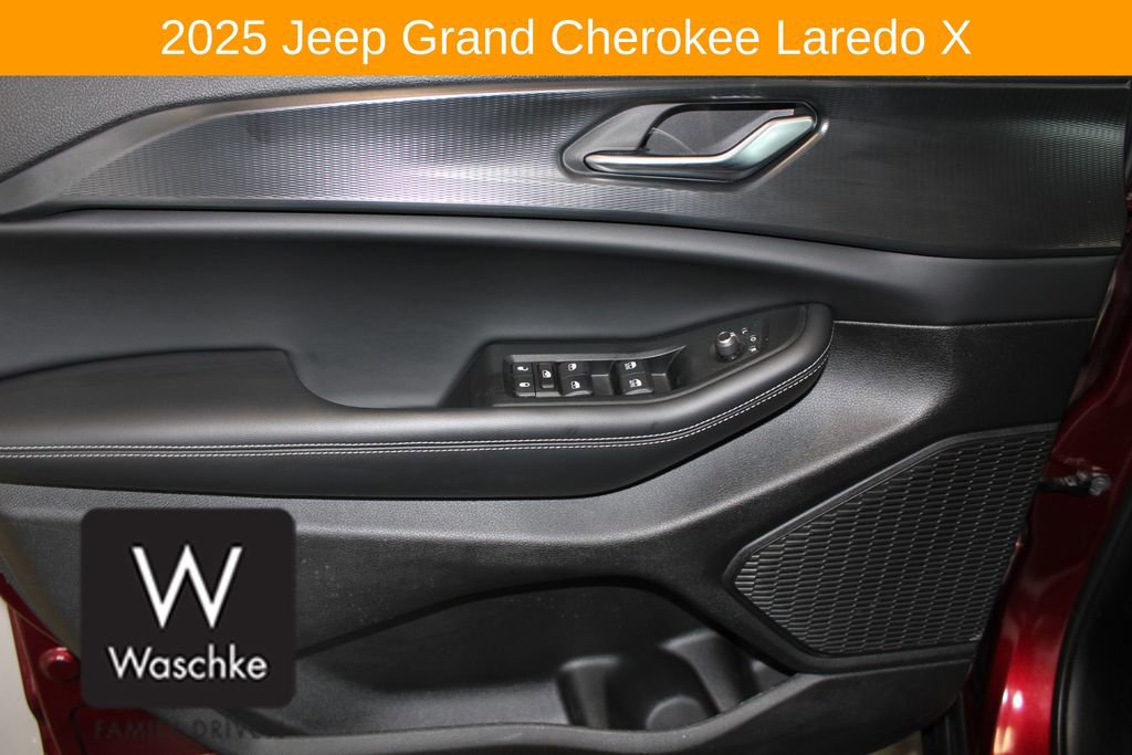Used 2025 Jeep Grand Cherokee Laredo X w/ Trailer Tow Package AWD/4WD image 17