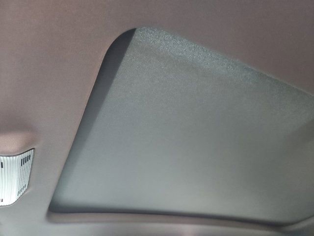 Used 2024 Volkswagen Atlas Cross Sport SEL R-Line image 27