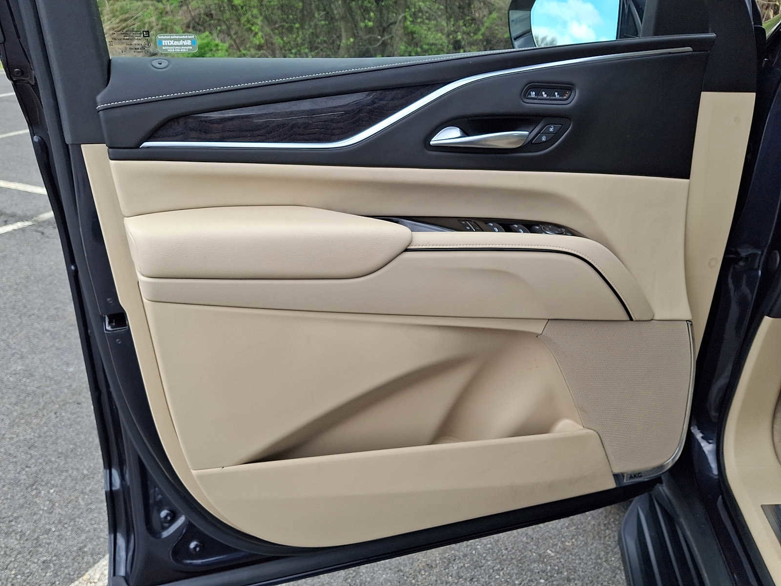 Used 2022 Cadillac Escalade Premium Luxury AWD/4WD image 14