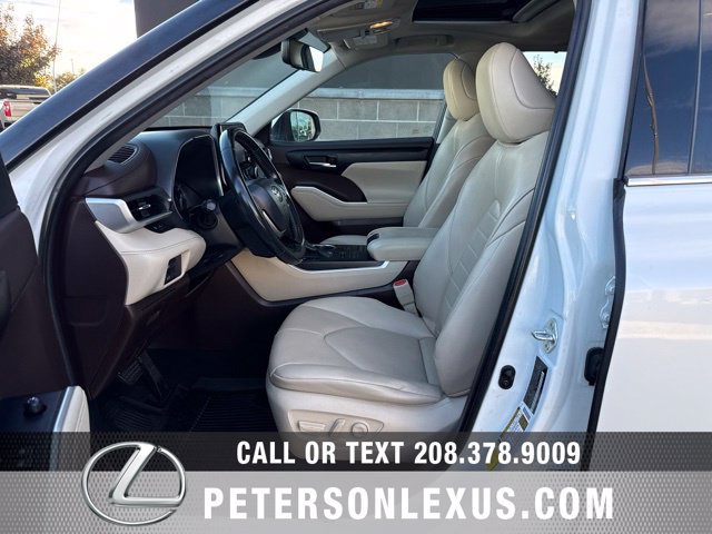 Used 2020 Toyota Highlander XLE AWD/4WD image 26