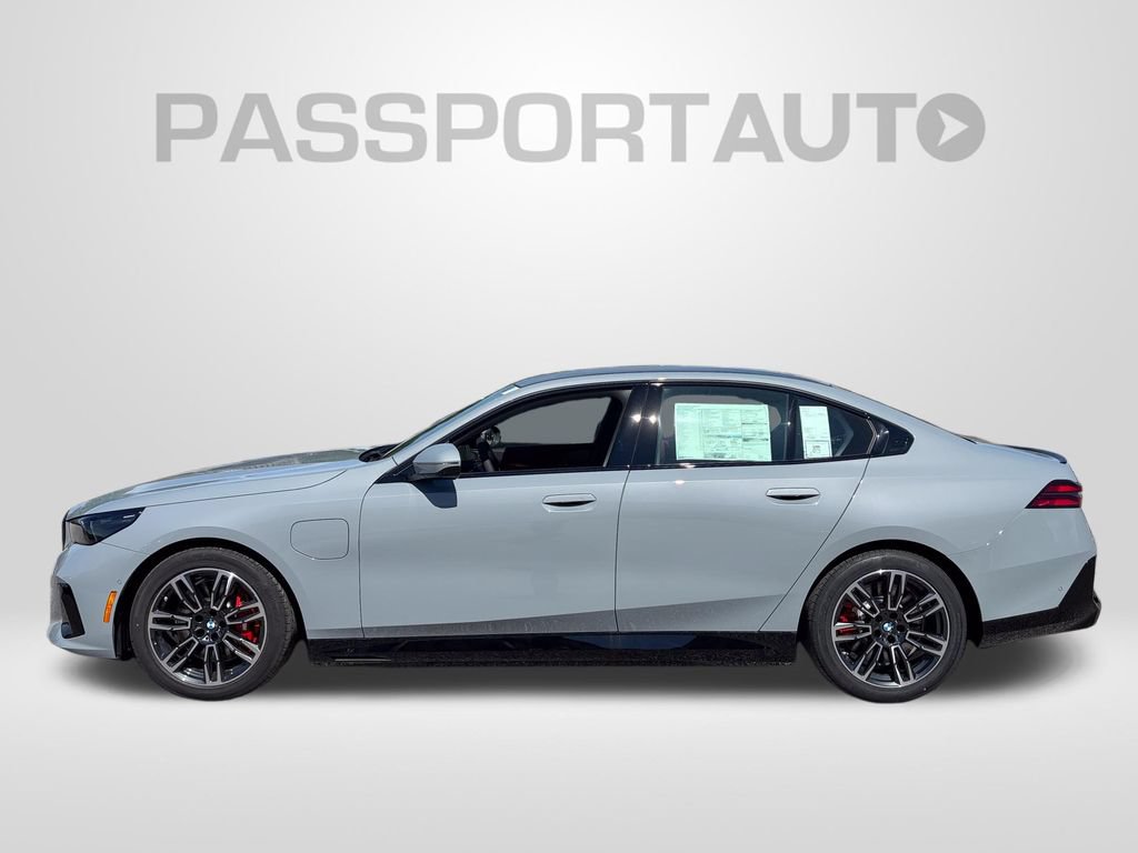 New 2027 BMW 550e xDrive w/ Premium Package AWD/4WD image 3