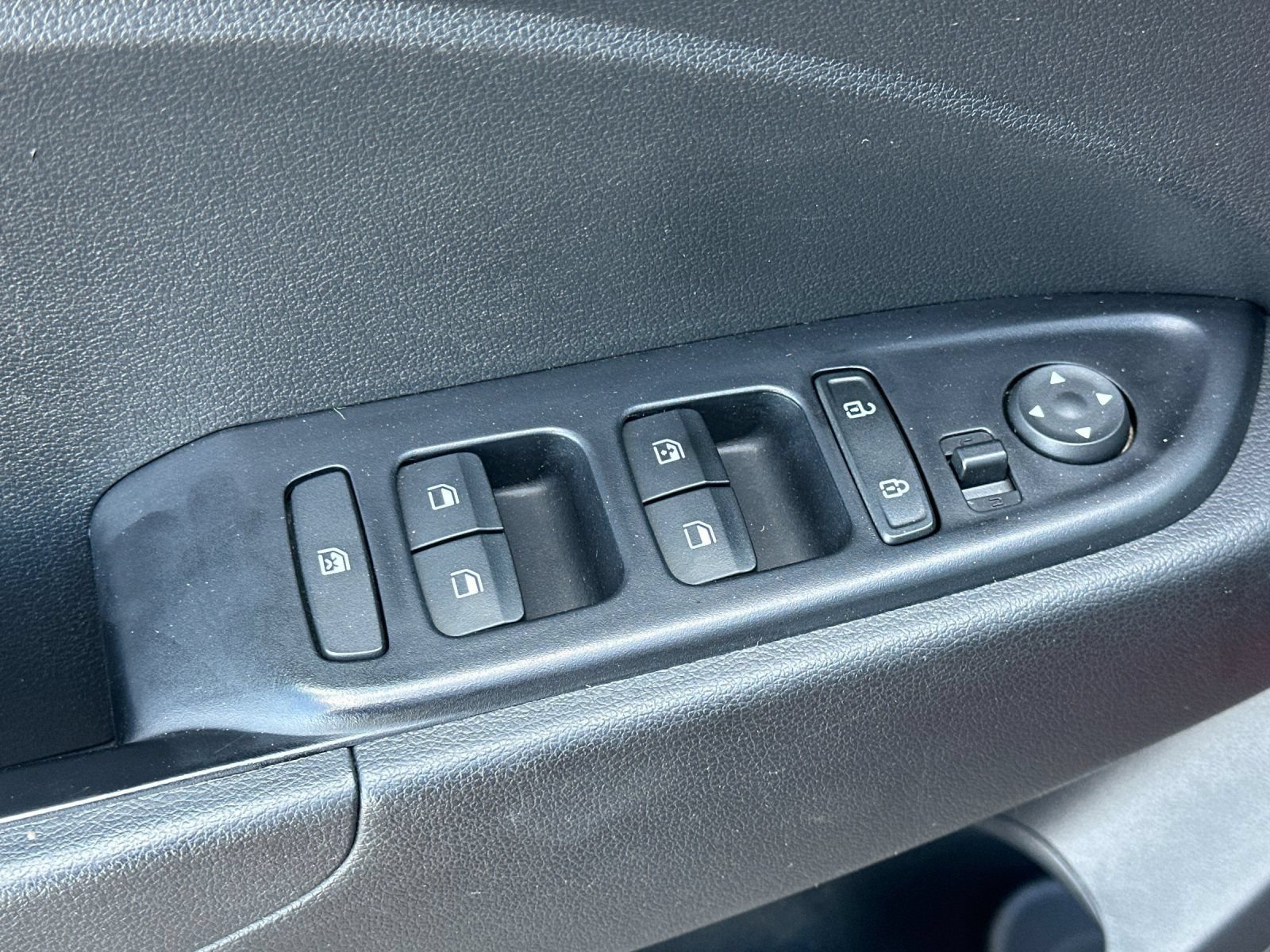 Used 2023 Hyundai Venue SEL FWD image 11