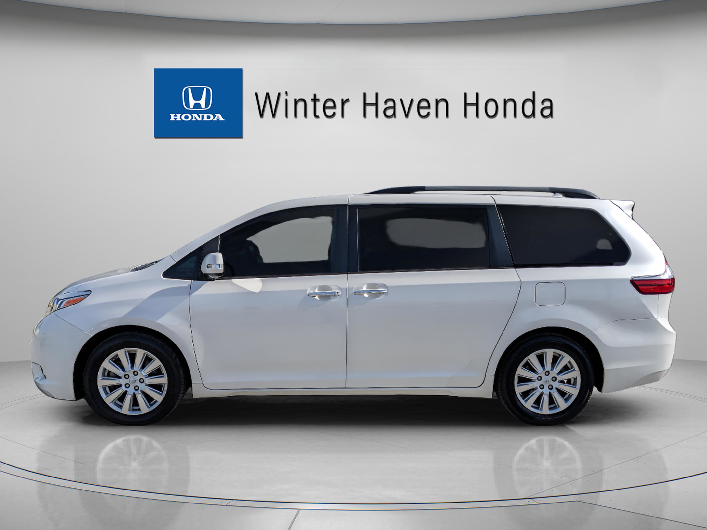 Used 2017 Toyota Sienna Limited image 5