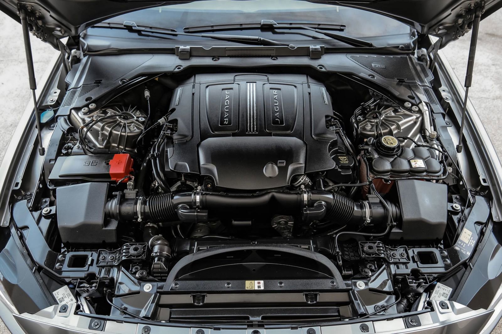 Used 2019 Jaguar XE S image 66