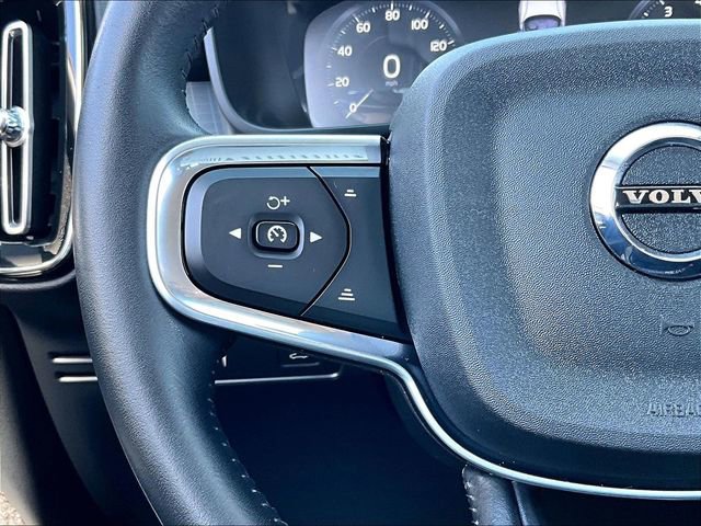 Used 2021 Volvo XC40 T5 Momentum w/ Premium Package image 23
