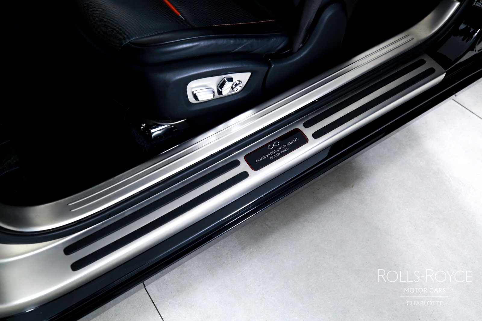 Used 2019 Rolls-Royce Dawn RWD image 20