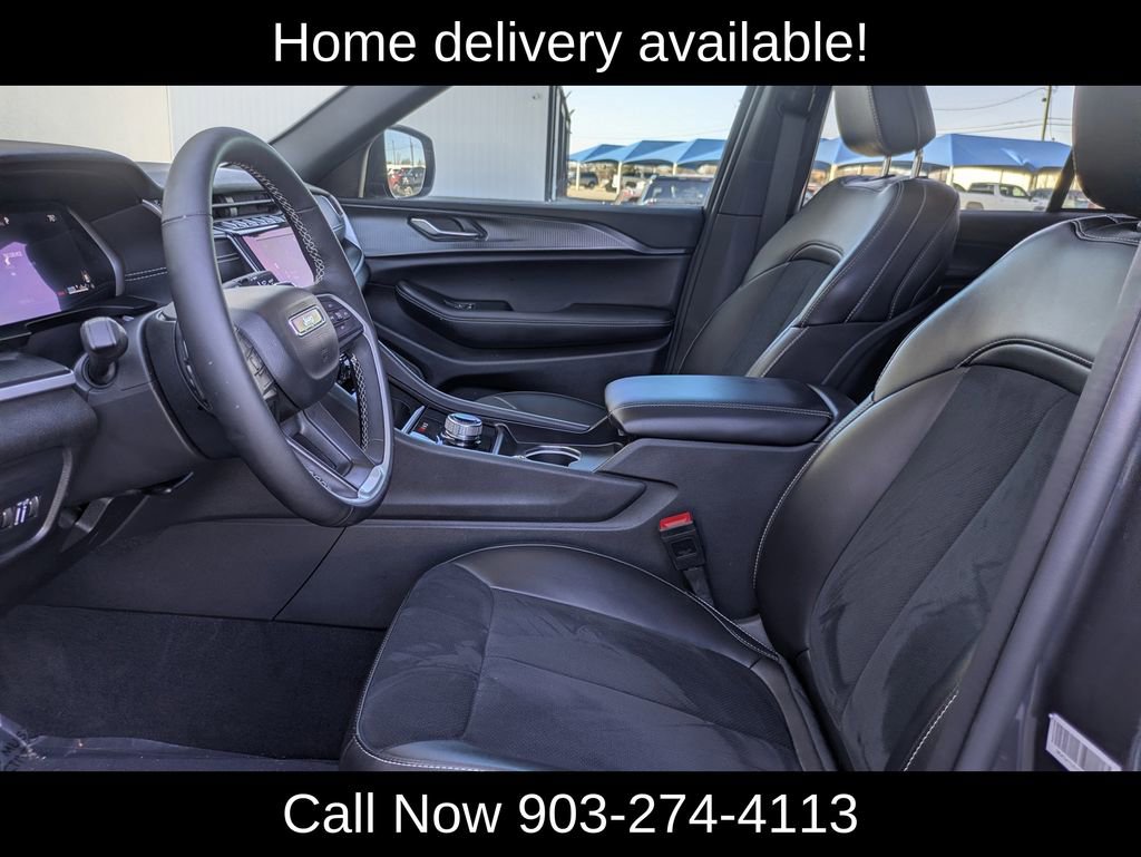 Used 2025 Jeep Grand Cherokee Altitude image 32