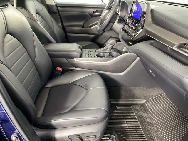 Used 2024 Toyota Highlander XLE AWD/4WD image 11