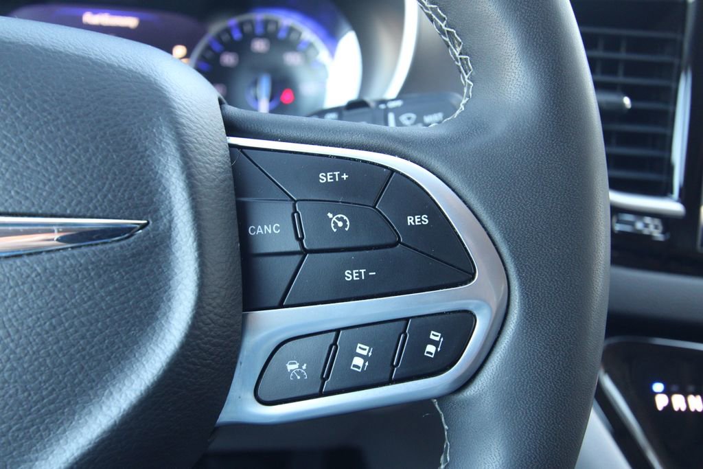 Used 2024 Chrysler Pacifica Touring-L FWD image 22