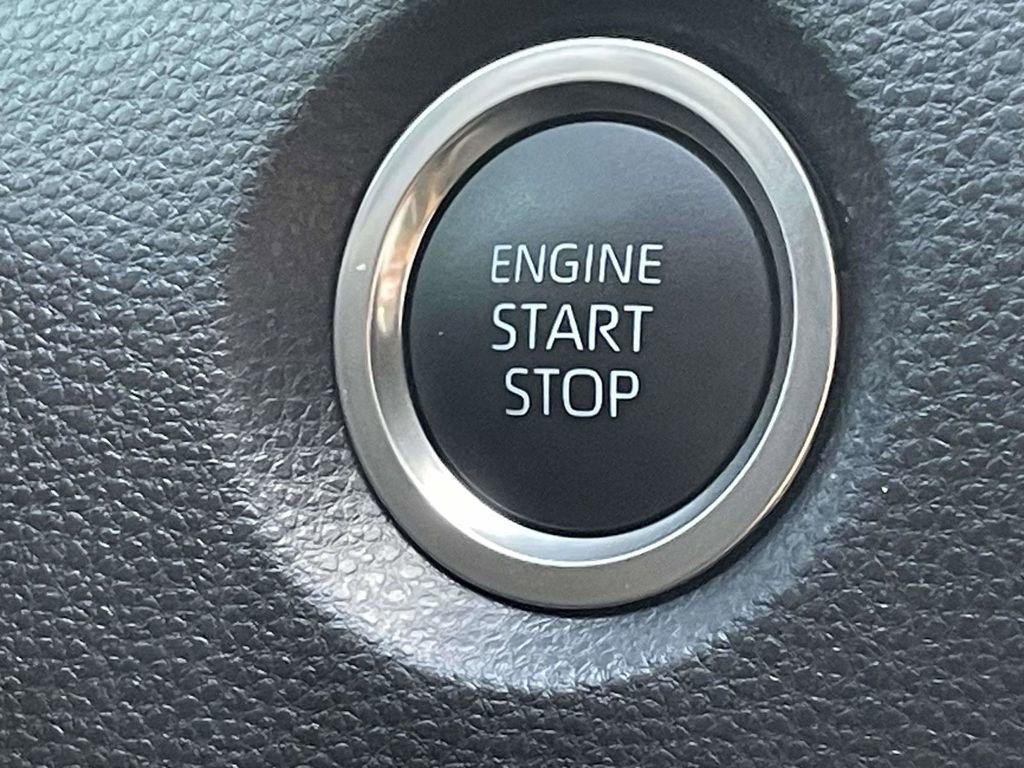 Used 2025 Toyota Corolla XSE image 33