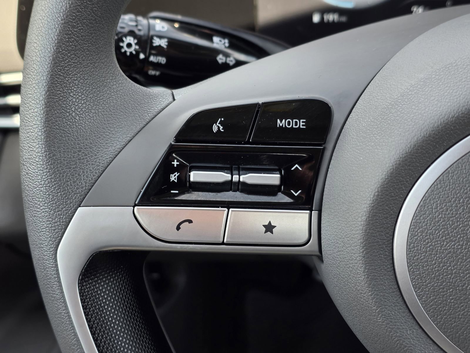 Used 2024 Hyundai Elantra SEL FWD image 24