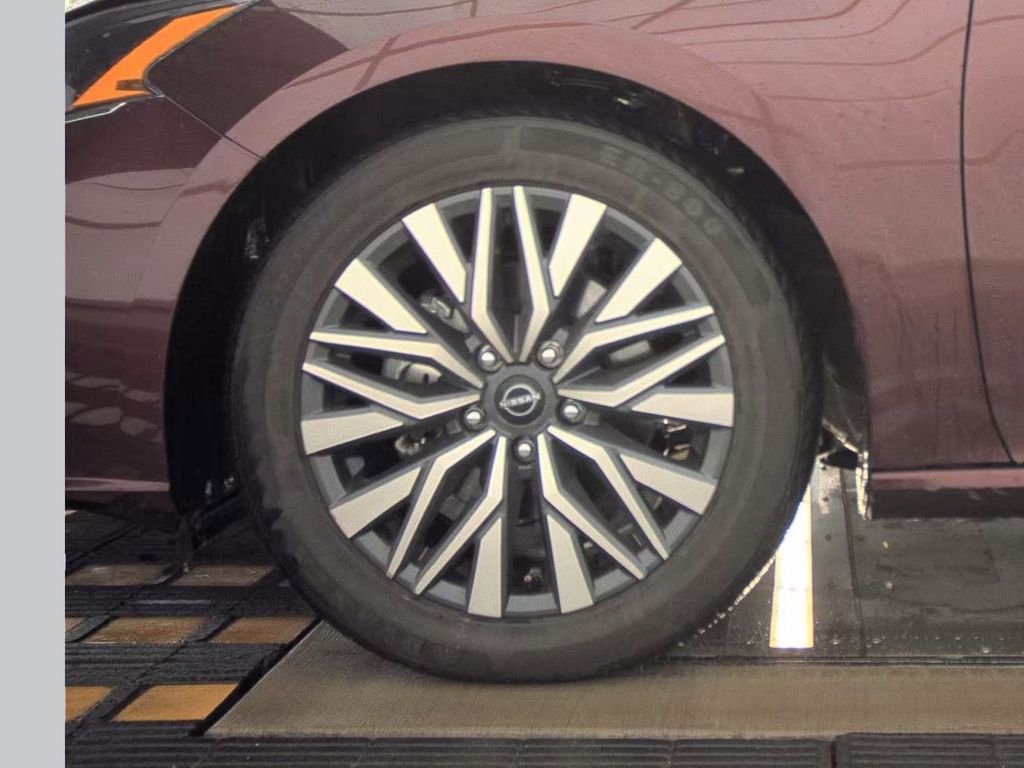 Used 2024 Nissan Altima 2.5 SV image 10